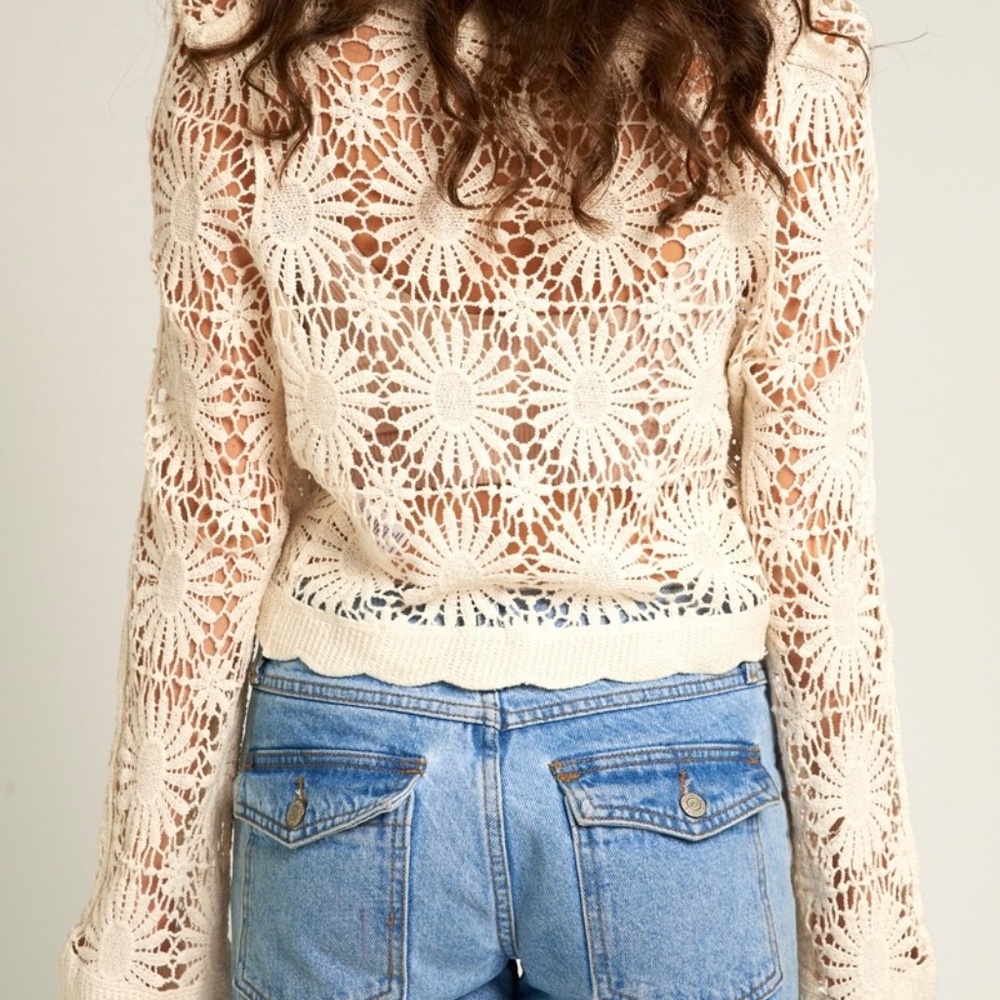 🔴 SOLD OUT En Créme Flower Pattern Crochet Cardigan - Picture 2 of 3